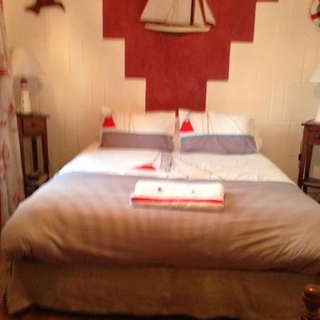 Bed and Breakfast Logis Deritel à Montsûrs Chambre photo