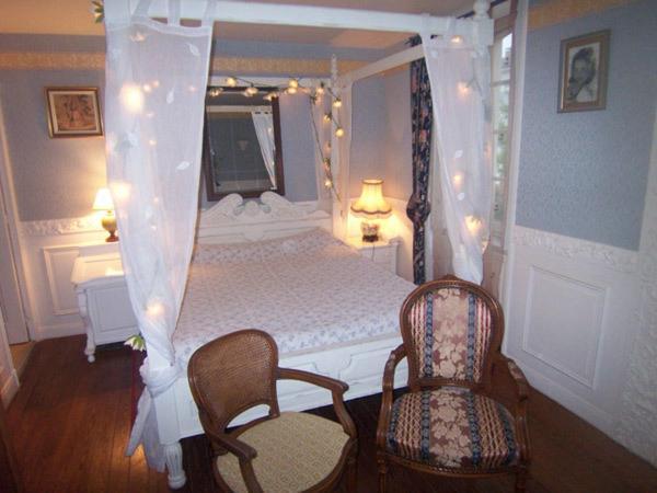 Bed and Breakfast Logis Deritel à Montsûrs Chambre photo