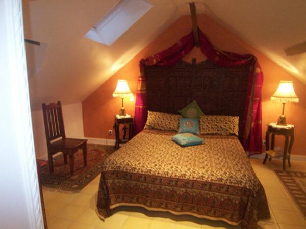 Bed and Breakfast Logis Deritel à Montsûrs Chambre photo
